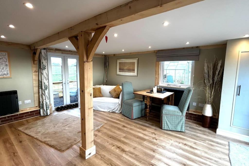 The Old Workshop - A Cosy Country Retreat Villa Gloucester Exterior foto