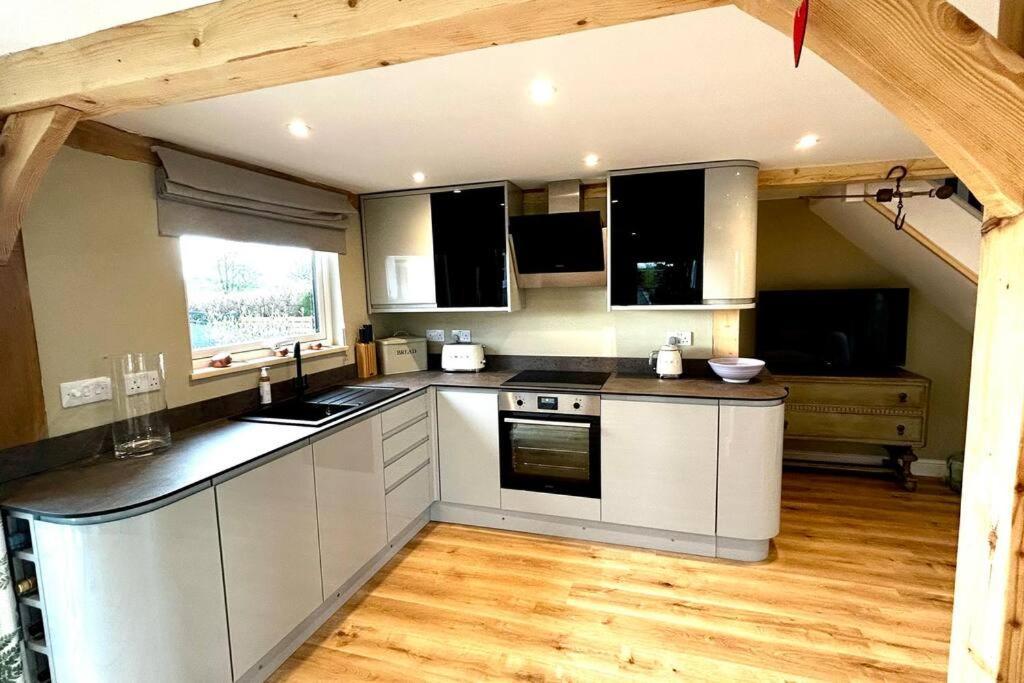 The Old Workshop - A Cosy Country Retreat Villa Gloucester Exterior foto